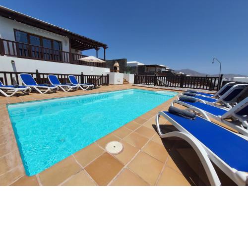 Lujosa Villa 4 hab Piscina, Jacuzzi y Vistas Mar