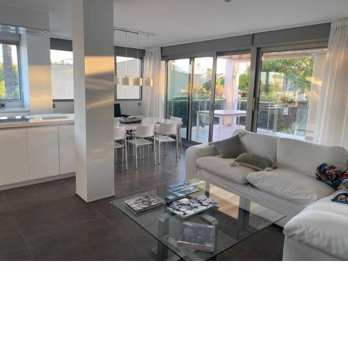 Lujoso apartamento a 150 m del mar