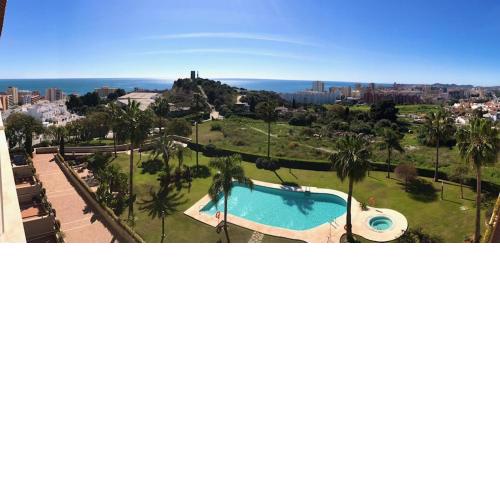 Lujoso apartamento ático dúplex con vistas al mar y Fuengirola