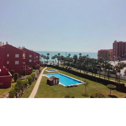 Lujoso Atico con vistas al mar frontales y a 3 minutos a pie de la playa en Benalmádena Costa