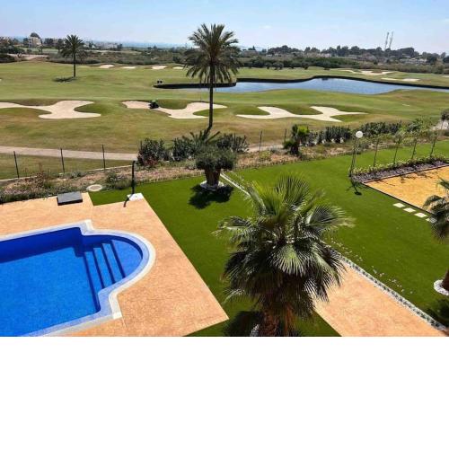 Lujoso ático sobre el golf en los Alcázares