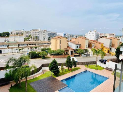 Luminoso apartamento con piscina