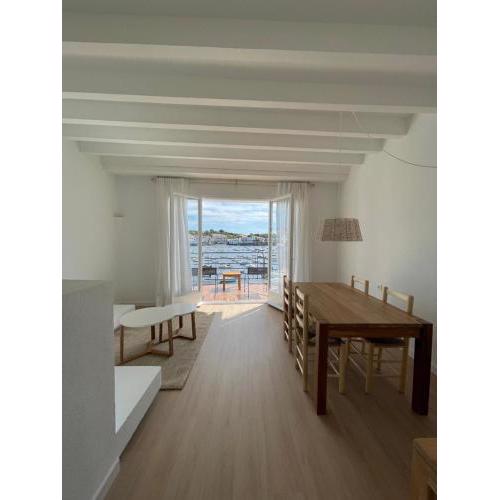 Luminoso apartamento en Cadaqués con vistas al mar
