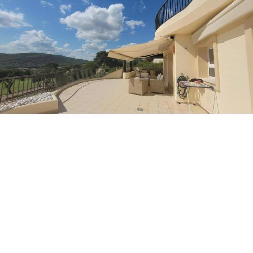 LUMINOSO APARTAMENTO San Roque Golf Club