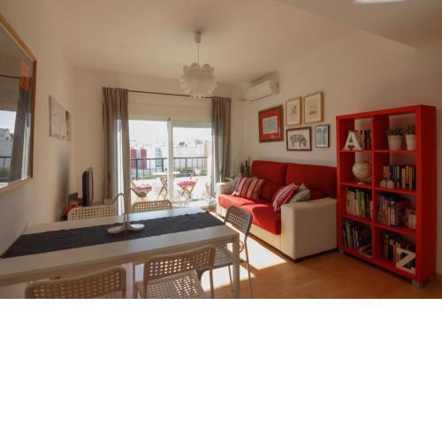 LUMINOSO. COMODO. ACOGEDOR. WIFI. Junto a AVE
