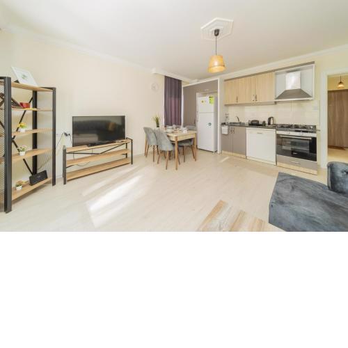 Luminous Flat w Shared Pool 5 min to Lara Beach