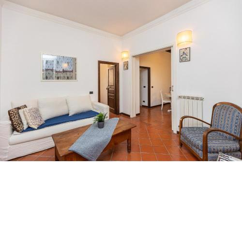 Lungaretta by Rental in Rome