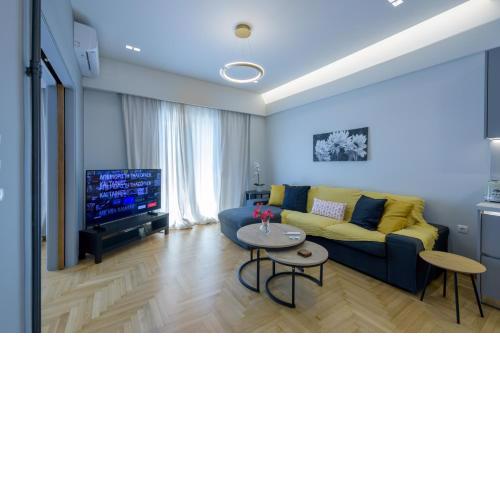 Lush 2bed apt at the Acropolis!