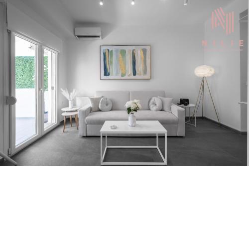 Lusso Bianco, Nilie Hospitality MGMT
