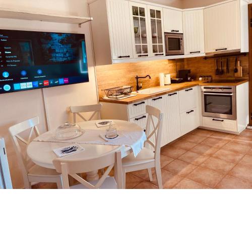 Lux House next to the Airport of Athens. Transport 24h