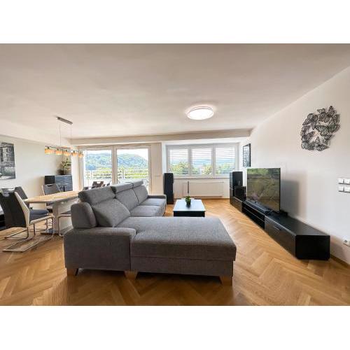 LUX residence, A/C, VIP parking, city view