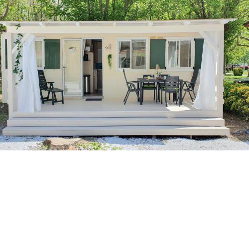 Luxe Mobilehome with dishwasher and airconditioning included fits 4 adults and 1 child, Ameglia, Ligurie, Cinqueterre, North Italy, Beach, Pool, Glamping