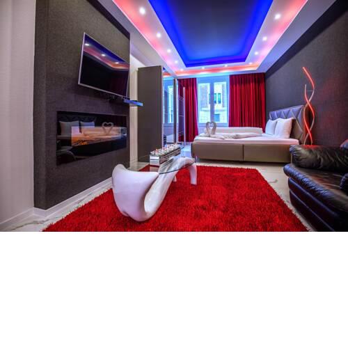 LUXI Main Street Apartment (with free parking)