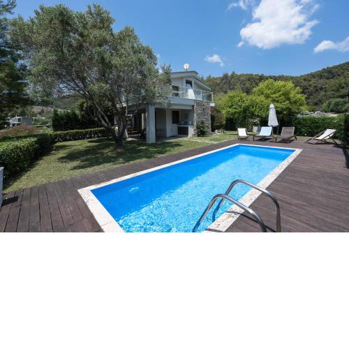 #Luxlikehome Aza Beachfront Villa