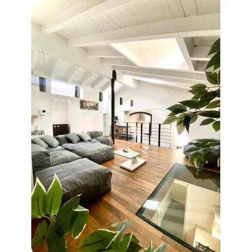 Luxory industrial apt. vicino al centro con garage