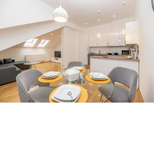 Luxsury Apartments Adversarium