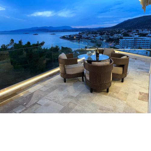 Luxurious 2-Bed Sea-side Apartment in Saronida