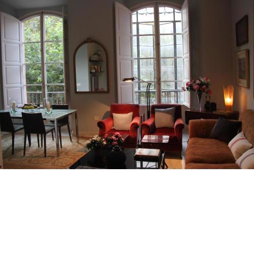 Luxurious 2 bedroom flat in a historic building