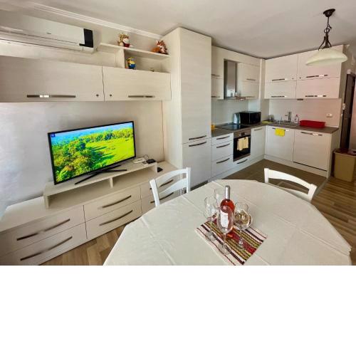 Luxurious 2 BR Appt at the Black Sea Coast