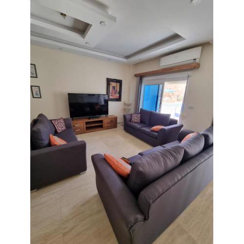 Luxurious 3-bedroom apartment on the ground floor in Royal Residence