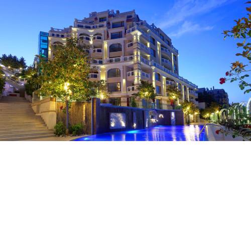 Luxurious and panoramic apartment at the beach in La Mer complex