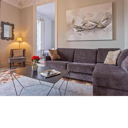 Luxurious apartment for 9 people recently renovated in the center of Barcelona