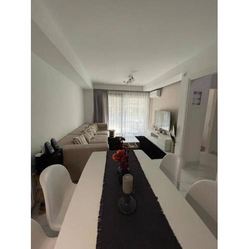 Luxurious Apartment Niarchos