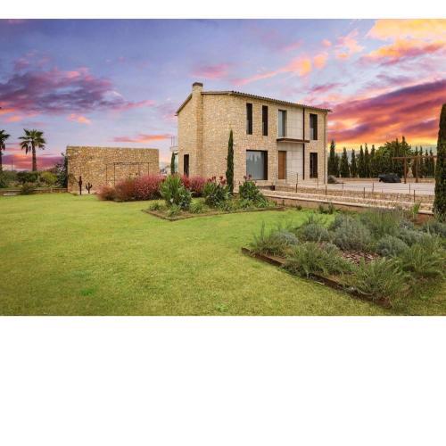 Luxurious country house with pool in Inca for 8 people