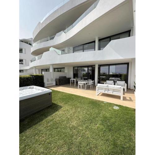Luxurious flat with jacuzzi at Higueron West