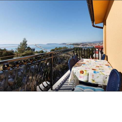 Luxurious Holiday Home at Podstrana with Sea view