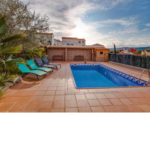 Luxurious Holiday Home in Vendrell with Swimming Pool