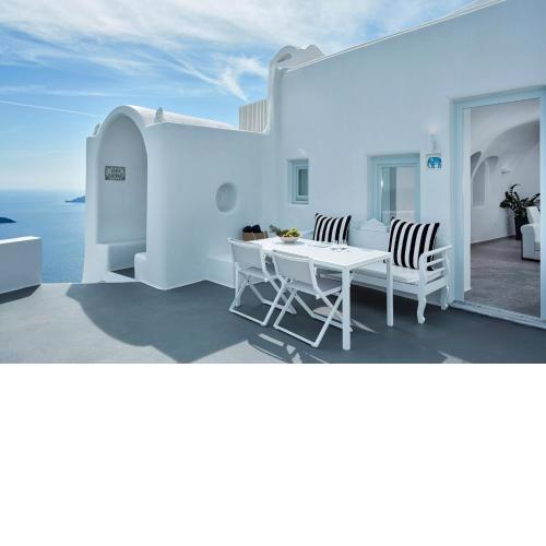 Luxurious Imerovigli Villa - 7 Bedrooms - Caldera View - Private Pools - Breathtaking Aegean Views