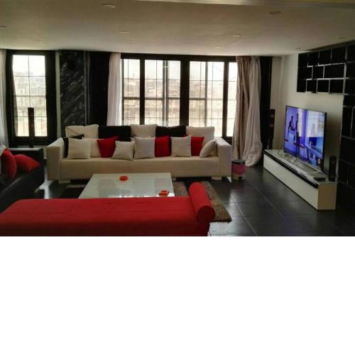 Luxurious & Large Modern Penthouse