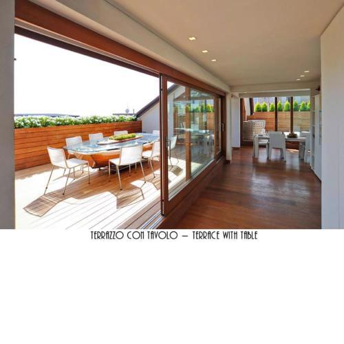 Luxurious penthouse with large sea view terraces