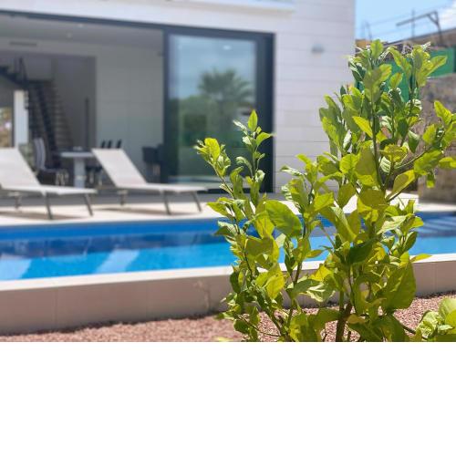 Luxurious Private Villa with heated pool on Golf Course, Las Colinas LC1