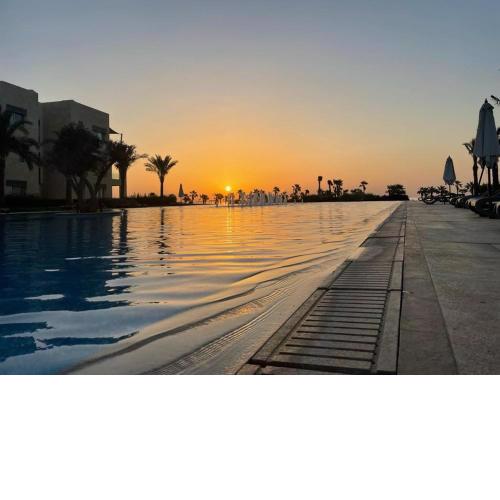 Luxurious Sea view 2 BR & private Garden to the pool at Mangroovy