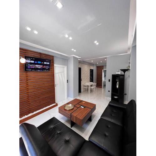 Luxurious, Spacious, Modern, Fully Renovated Apartment close to Acropolis, Koukaki, Metro Station ''Sygrou-Fix''