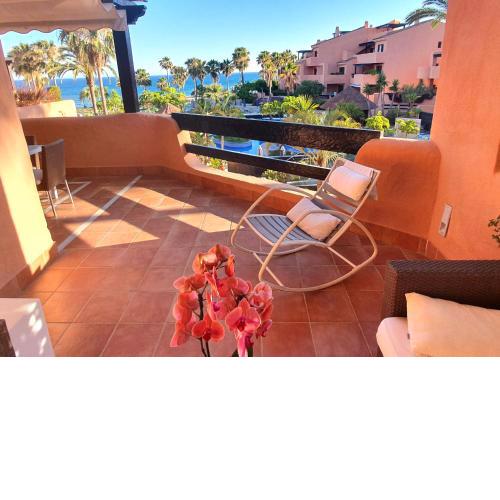 Luxurious Two Bedroom Apartment in Mar Azul, Estepona