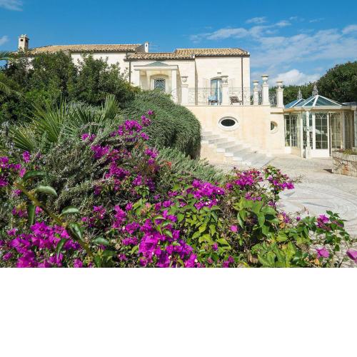 Luxurious Villa in Donnalucata with Pool