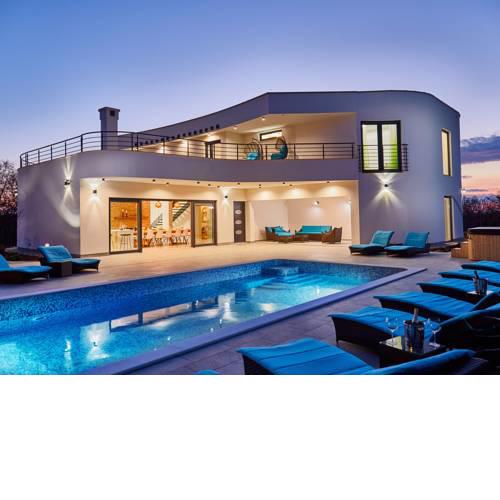 Luxurious Villa in Jursici with Pool