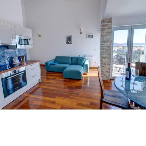 Luxurious Villa in Murter with Pool