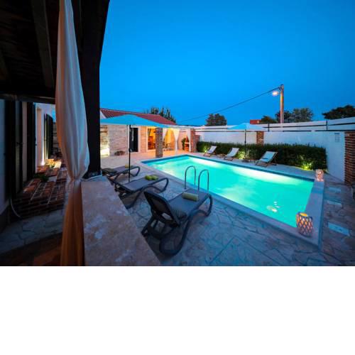 Luxurious Villa in Pridraga with Swimming Pool
