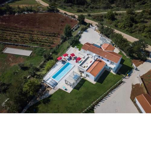 Luxurious Villa in Svetvincenat with heated Swimming Pool