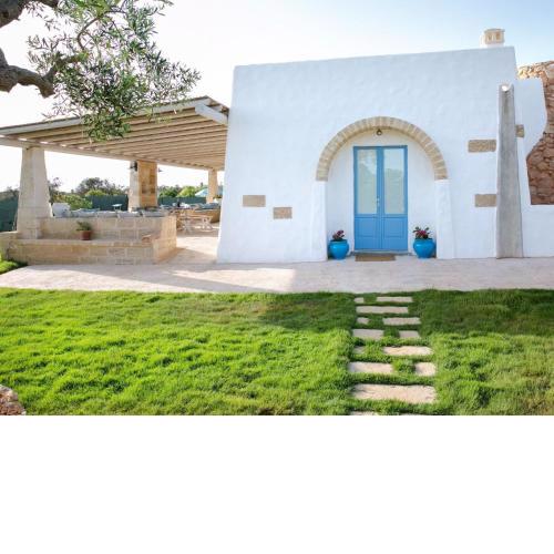 Luxurious Villa in Torre Suda with Jacuzzi