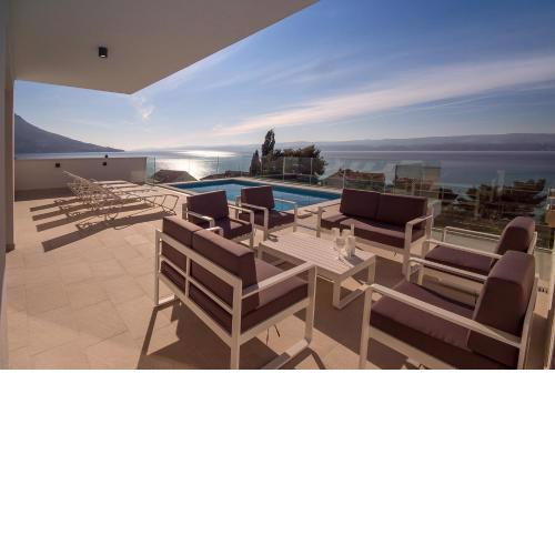 Luxurious VILLA LAPIS - heated pool, sauna, gym and spa, 120m to sandy beach