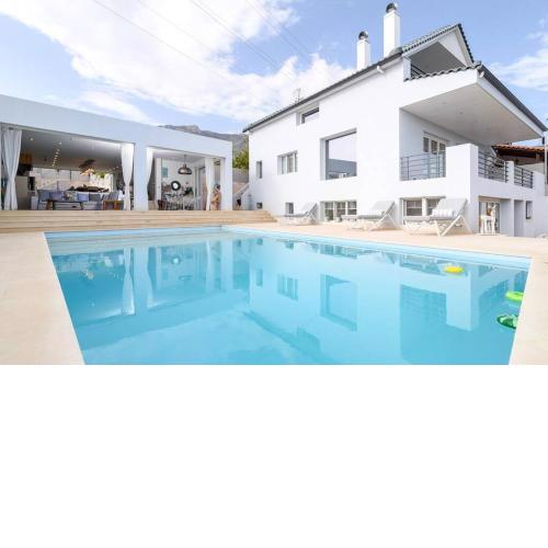 Luxurious Villa MALOMAR