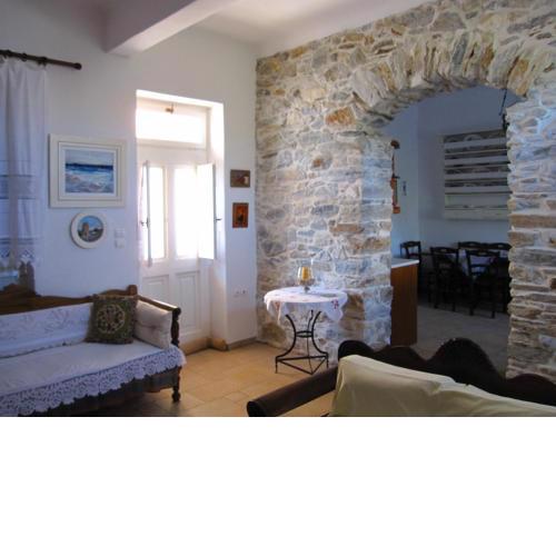 Luxury 100 m2 house in the centre of Naxos