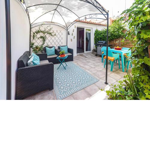 Luxury 2-Bed Garden Apartment in Pinoso