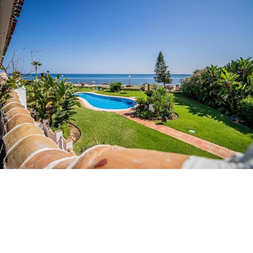 Luxury 2 bedroom beachfront apt in Bali-Boho style