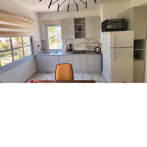 Luxury 2-Bedroom Poolside Apartment